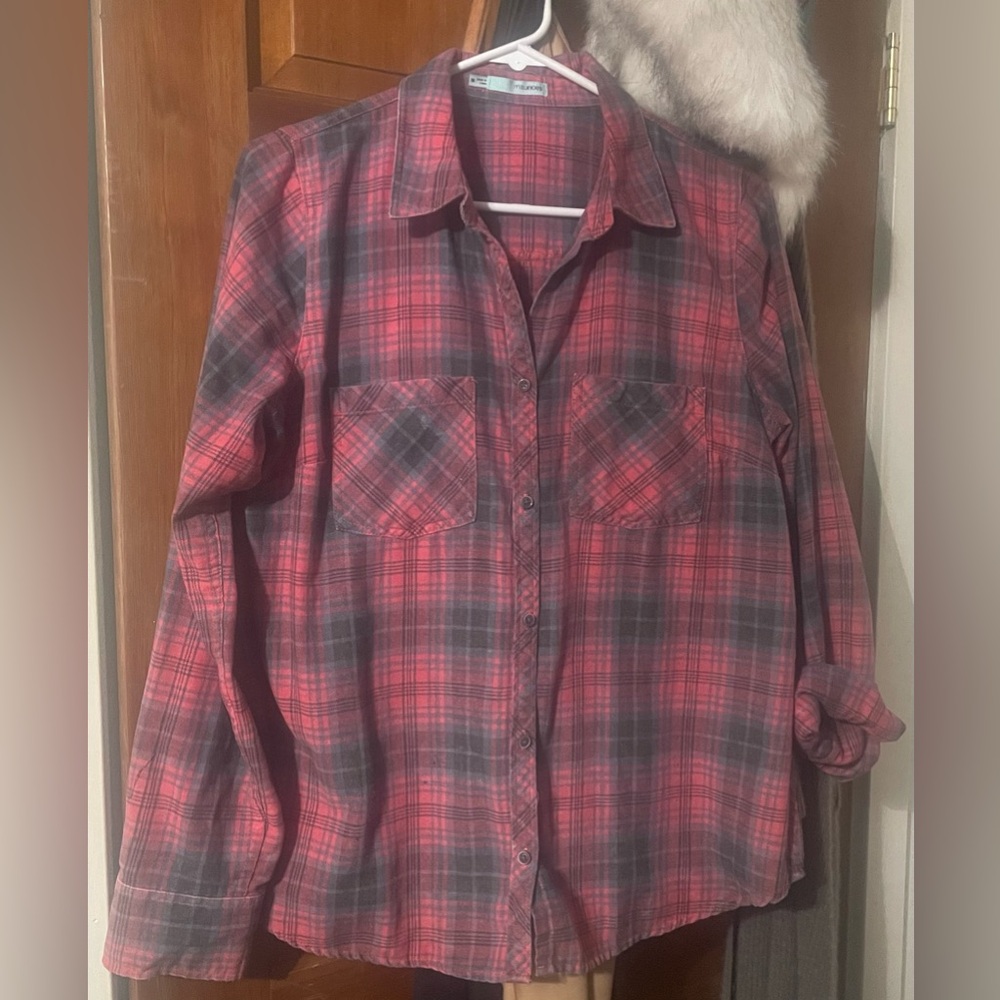 Maurice’s Plaid Fitted Flannel Button Up Adorable!